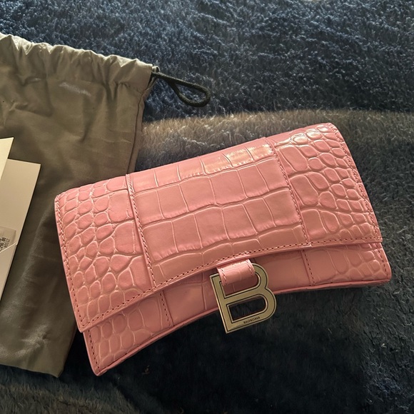 Brand new BALENCIAGA
Hourglass Crocodile Embossed Chain Wallet Pink 100% - Picture 4 of 11